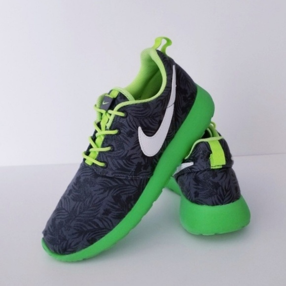 Nike Other - Nike | 5.5Y | 7W | Nike Roshe Floral Sneakers